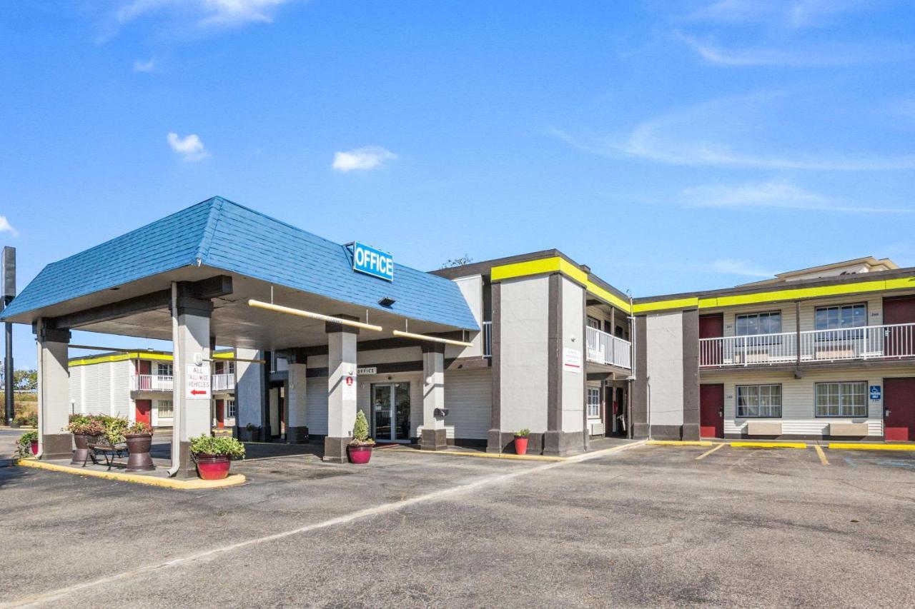 Econo Lodge Inn & Suites Terre Haute Εξωτερικό φωτογραφία