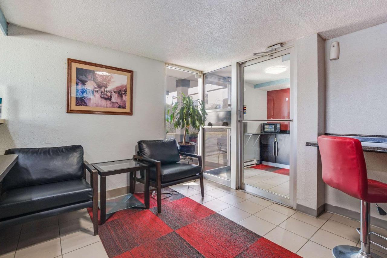 Econo Lodge Inn & Suites Terre Haute Εξωτερικό φωτογραφία
