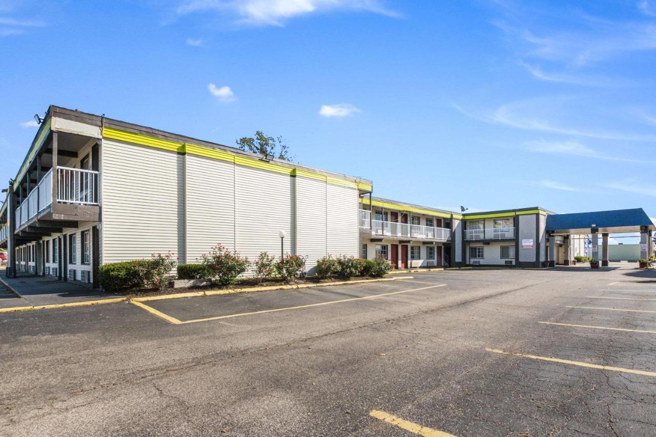 Econo Lodge Inn & Suites Terre Haute Εξωτερικό φωτογραφία