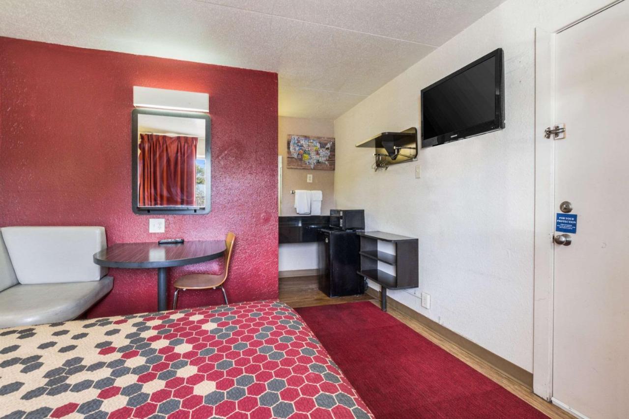 Econo Lodge Inn & Suites Terre Haute Εξωτερικό φωτογραφία