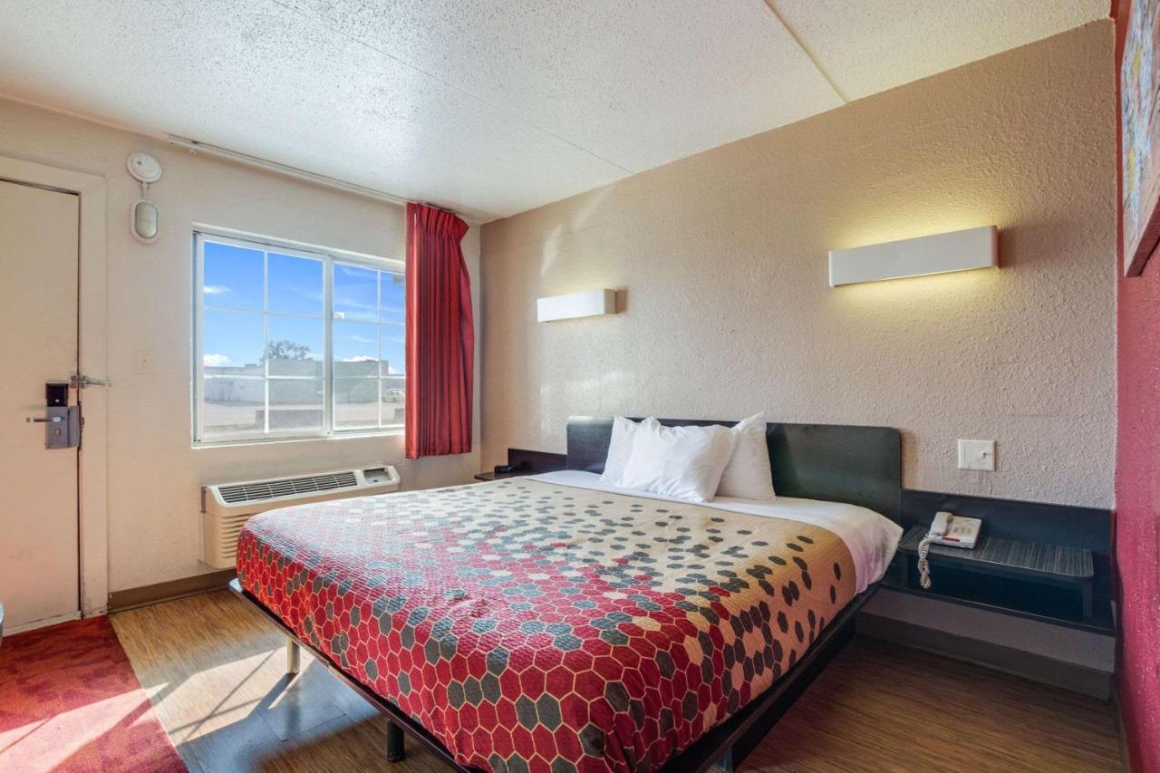 Econo Lodge Inn & Suites Terre Haute Εξωτερικό φωτογραφία